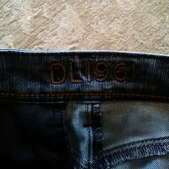 DL1961 Jessica Jeans - Picture 5 of 8